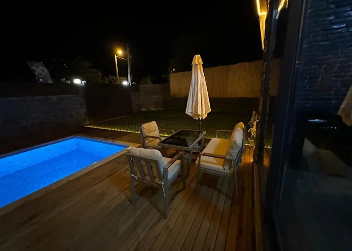 Rose Sapanca Stone House Сакарья